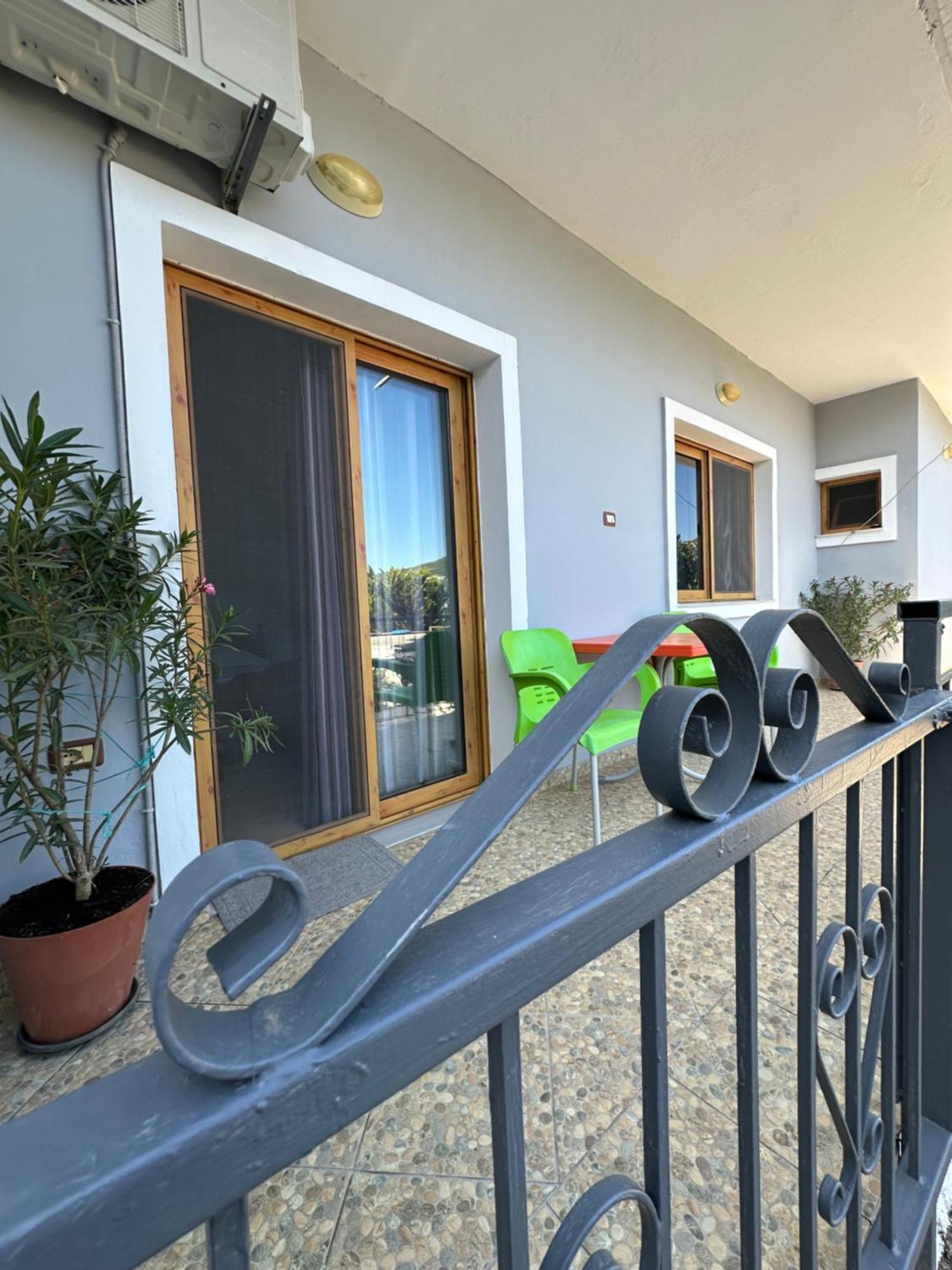 Albi'S Guesthouse Ksamil Exterior foto